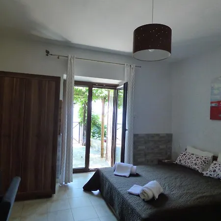 Apartment Isalos *
